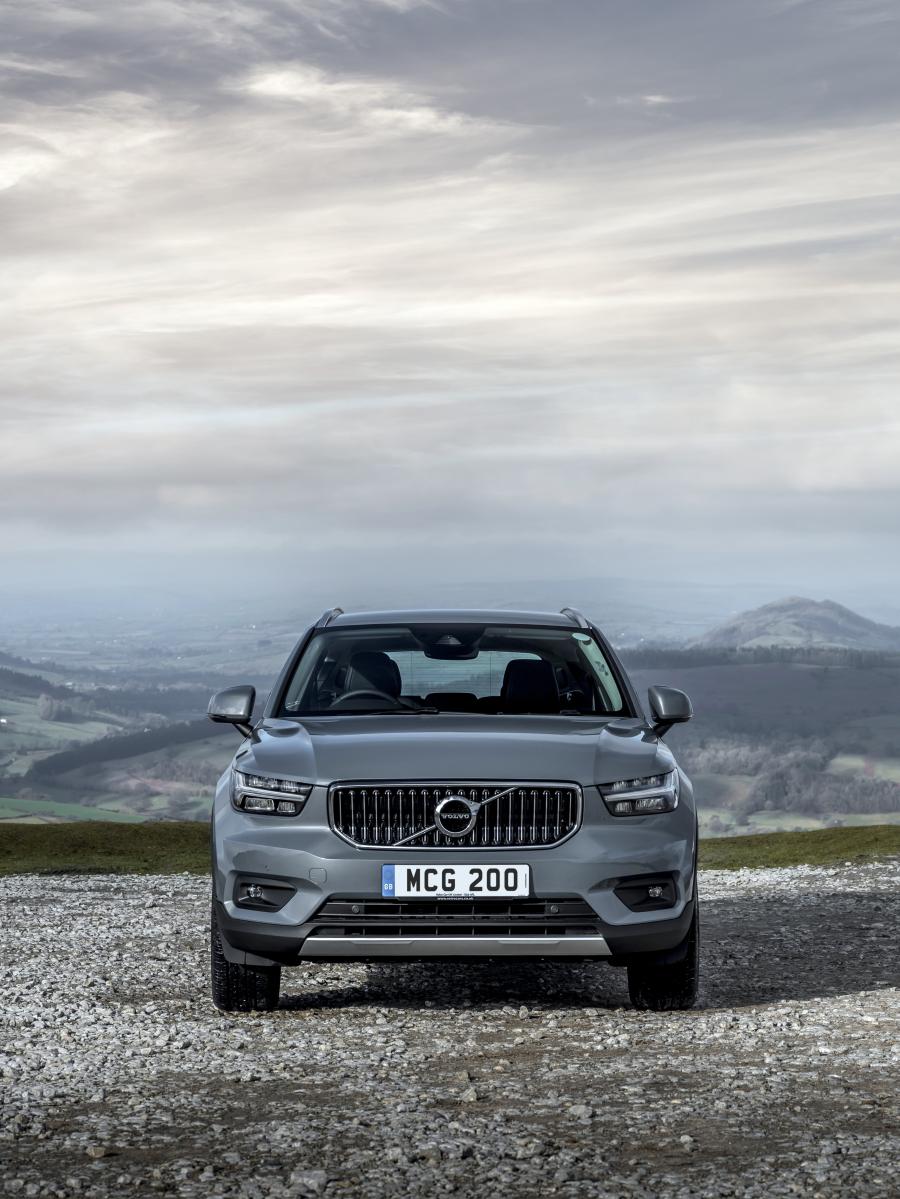  Volvo XC40 T5 Plug-in Hybrid Inscription 2002 года  (UK) (фото 15 из 40)